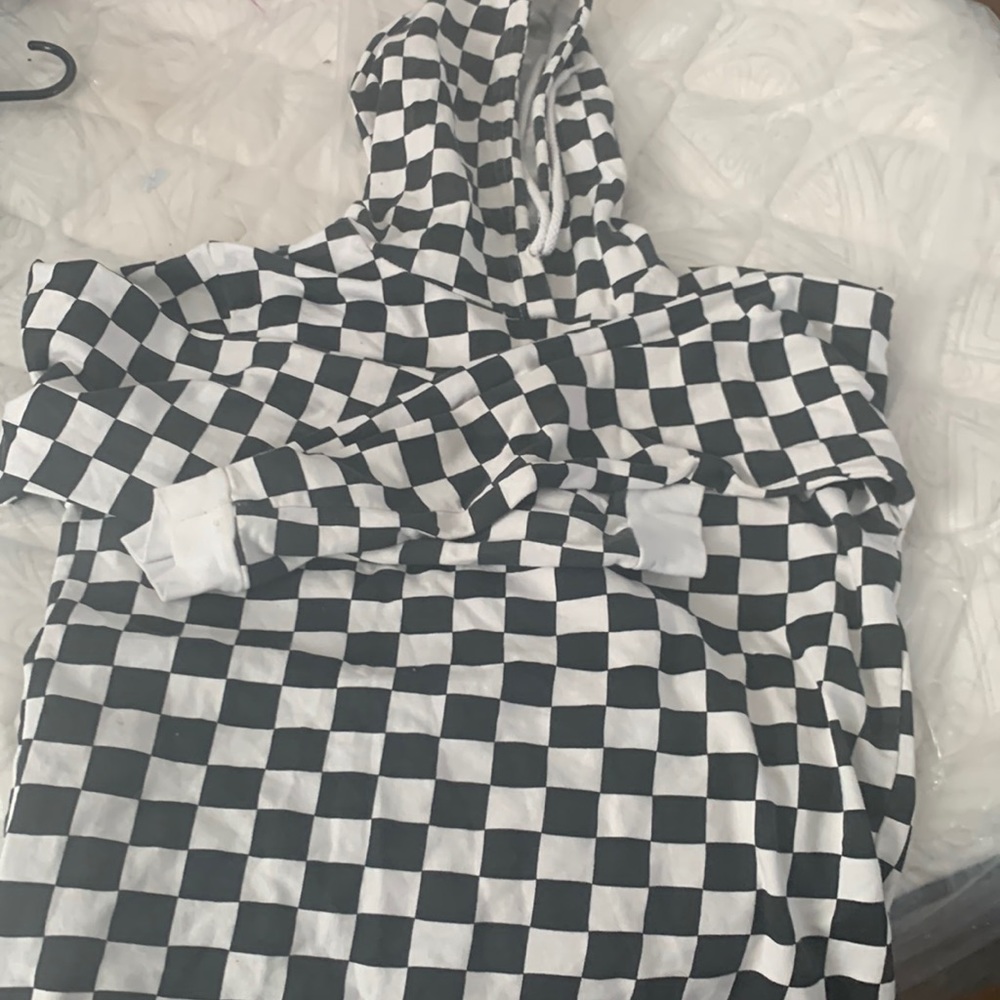 Black and white long sleeve crop top hoodie